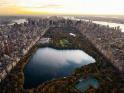 <p>Един от най-големите градове в света - Ню Йорк. Поглед над Central Park . В началото на 20 век са правени опити парка да бъде застроен, за щастие на нюйоркчани опитите са били осуетени и сега могат да се любуват на прекрасния парк.</p>
