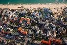 <p>Поглед на мегакомплекса Sunny Beach. Погледнато отгоре нещата не изглеждат толкова зле. И все пак какво мислите Вие за най-големия ни морски курорт?</p>